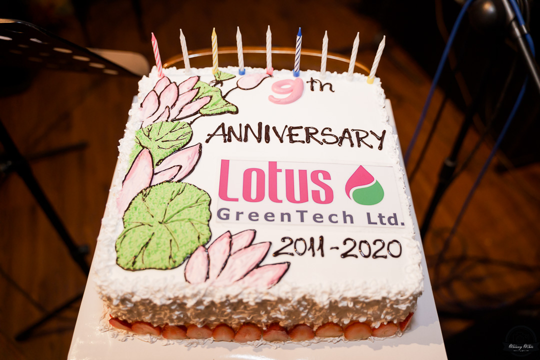 Chụp hình kỷ niệm 9 năm thành lập công ty Lotus