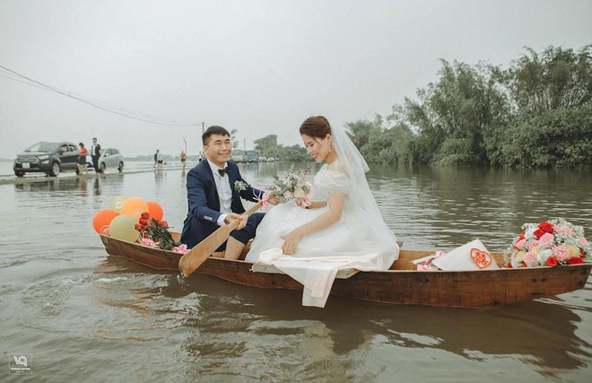 Đám cưới “vượt nghịch cảnh” mùa mưa lũ về nhà chồng khiến ai xem cũng thích thú8